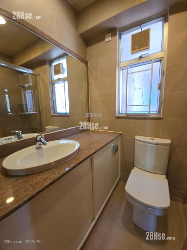 Greenknoll Court Rental 2 Bedrooms , 1 Bathroom 465 ft²