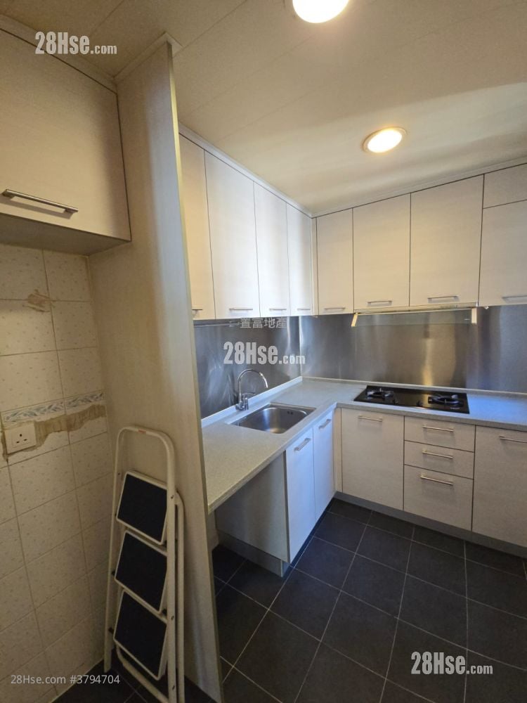 Greenknoll Court Rental 2 Bedrooms , 1 Bathroom 465 ft²