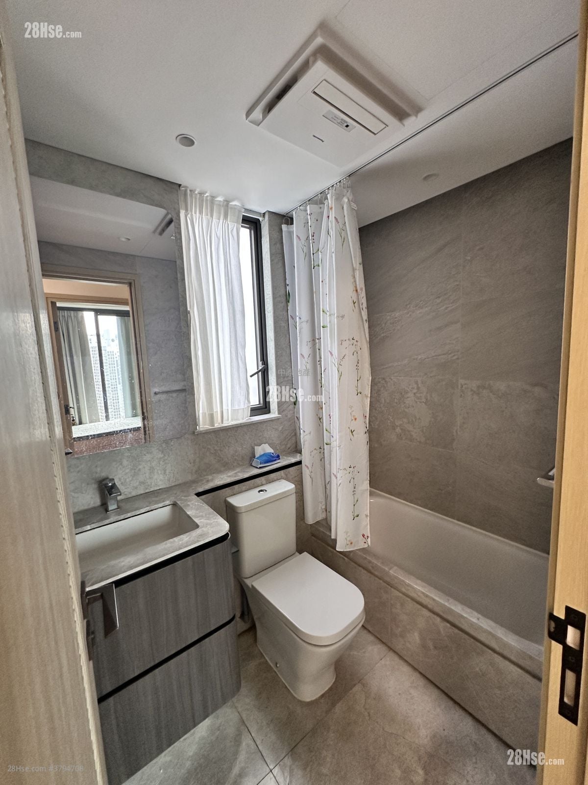 The Arles Rental 581 ft²