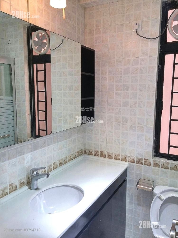 New Town Plaza Sell 3 Bedrooms , 2 Bathrooms 640 ft²