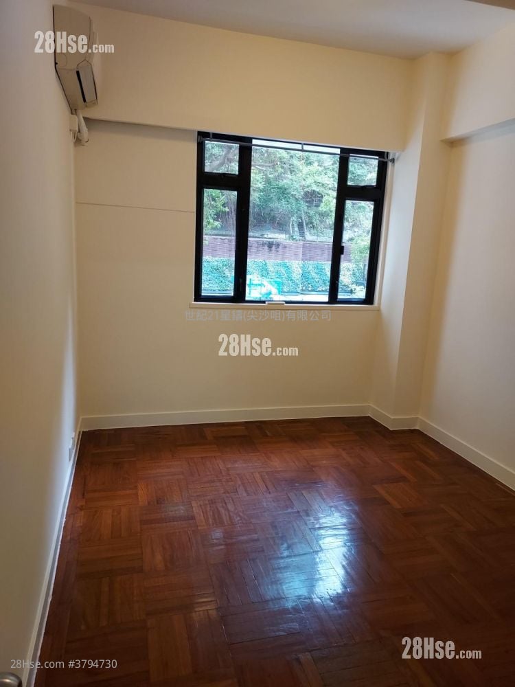 28-30 Village Road Sell 3 Bedrooms , 2 Bathrooms 811 ft²