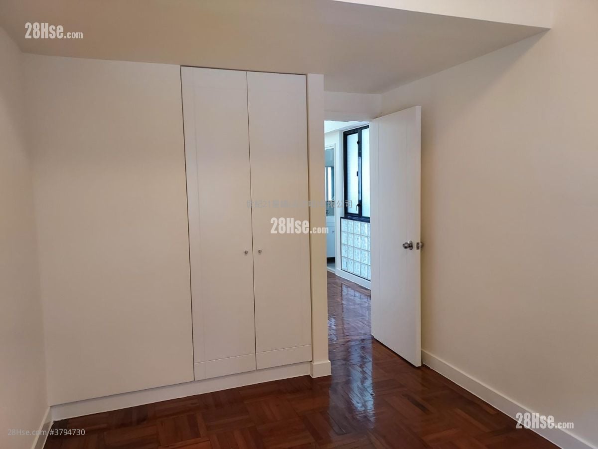 28-30 Village Road Sell 3 Bedrooms , 2 Bathrooms 811 ft²