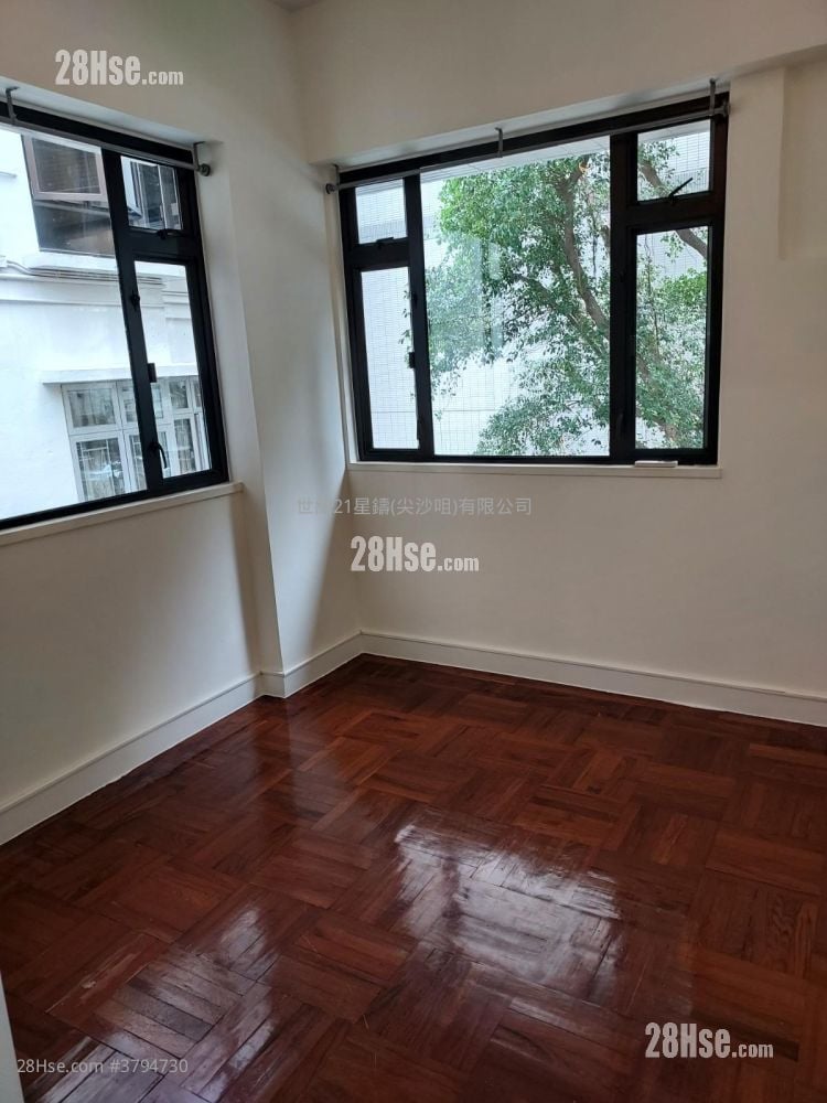 28-30 Village Road Sell 3 Bedrooms , 2 Bathrooms 811 ft²