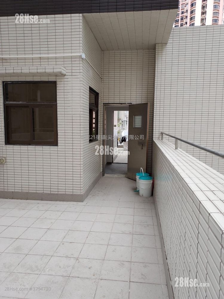 28-30 Village Road Sell 3 Bedrooms , 2 Bathrooms 811 ft²