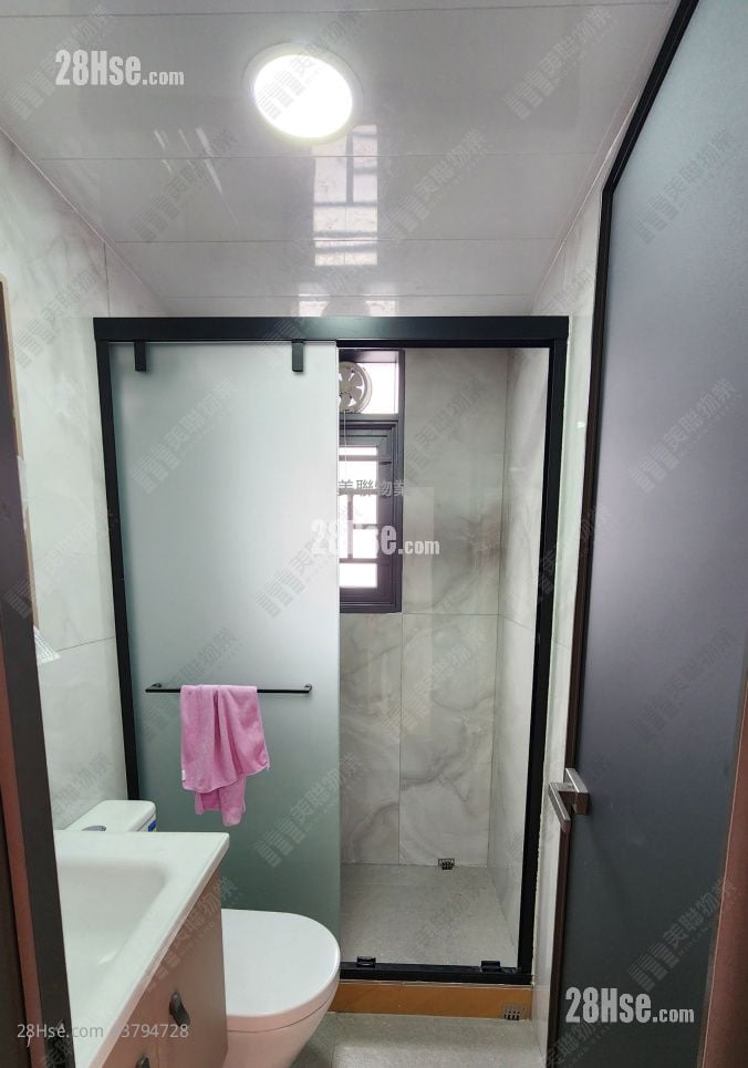 Kam Shek Building Rental 2 Bedrooms , 2 Bathrooms 615 ft²