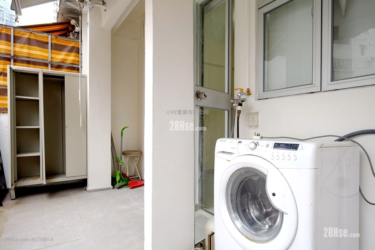 balcony: Everwin Mansion Rental 1 Bedroom , 1 Bathroom 282 ft²