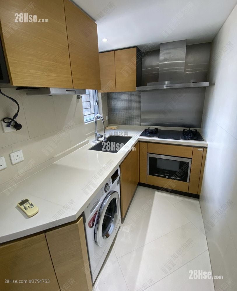 Billionnaire Royale Sell 3 Bedrooms , 1 Bathroom 1,014 ft²