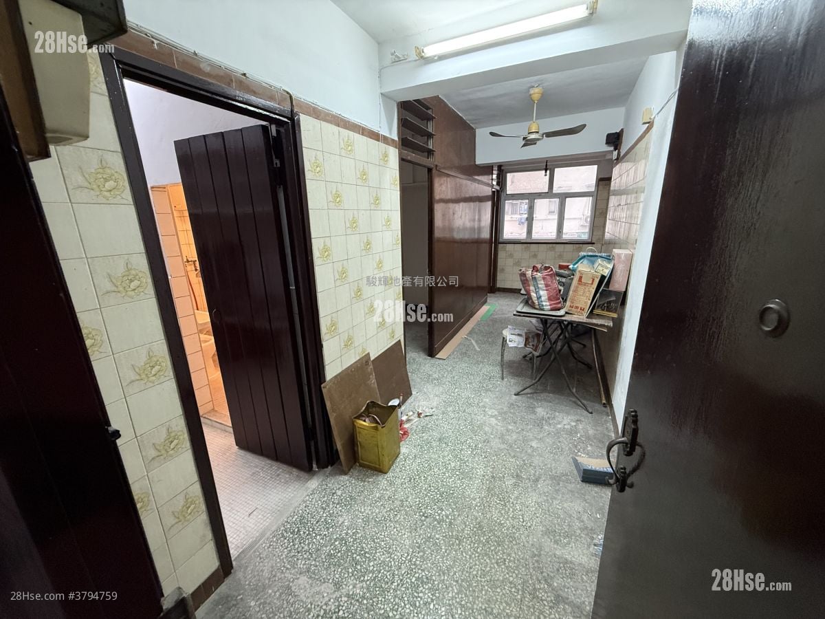 Wing Wah Building Sell 2 Bedrooms , 1 Bathroom 357 ft²