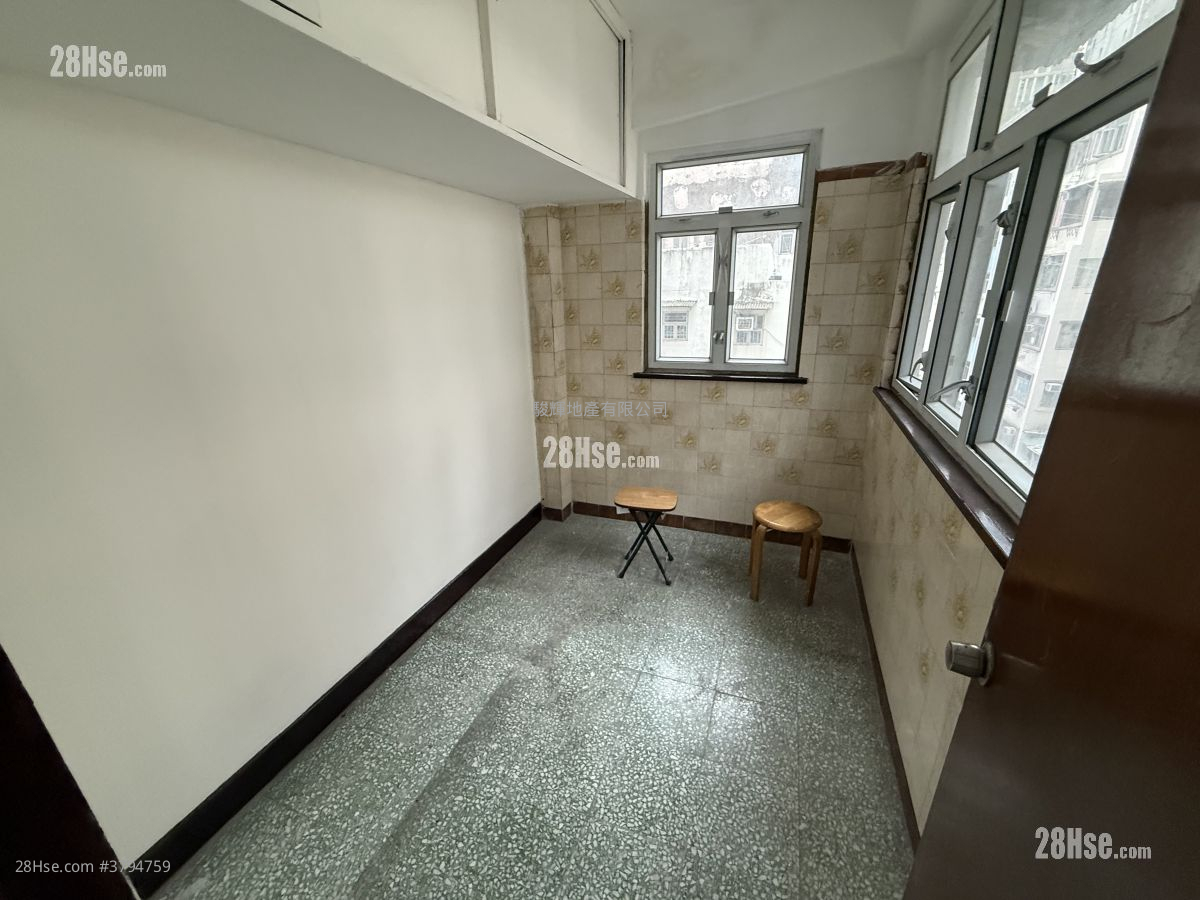 Wing Wah Building Sell 2 Bedrooms , 1 Bathroom 357 ft²
