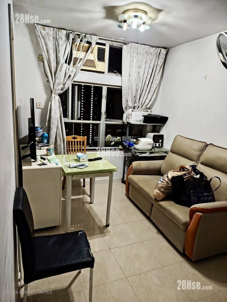 Fung Lai Court Sell 2 Bedrooms , 1 Bathroom 407 ft²