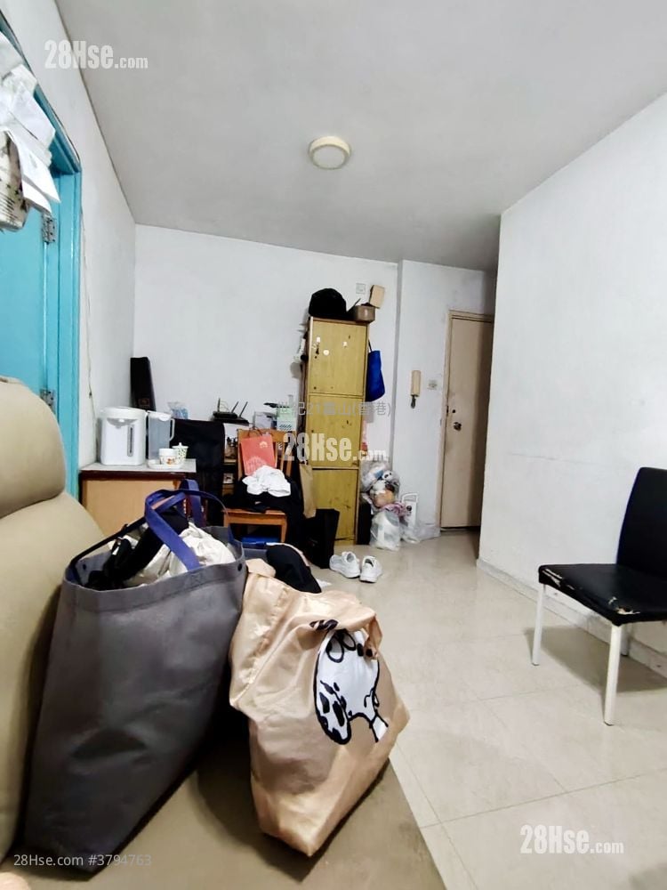 Fung Lai Court Sell 2 Bedrooms , 1 Bathroom 407 ft²