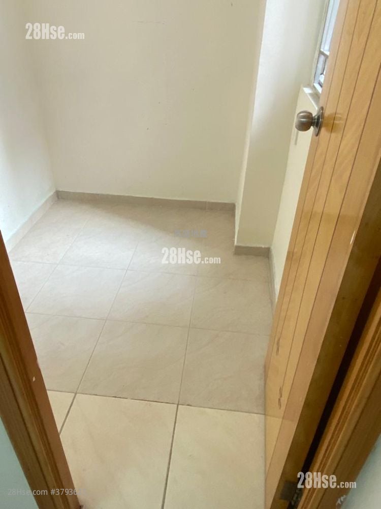 Chi Tat Building Sell 2 Bedrooms , 1 Bathroom 224 ft²