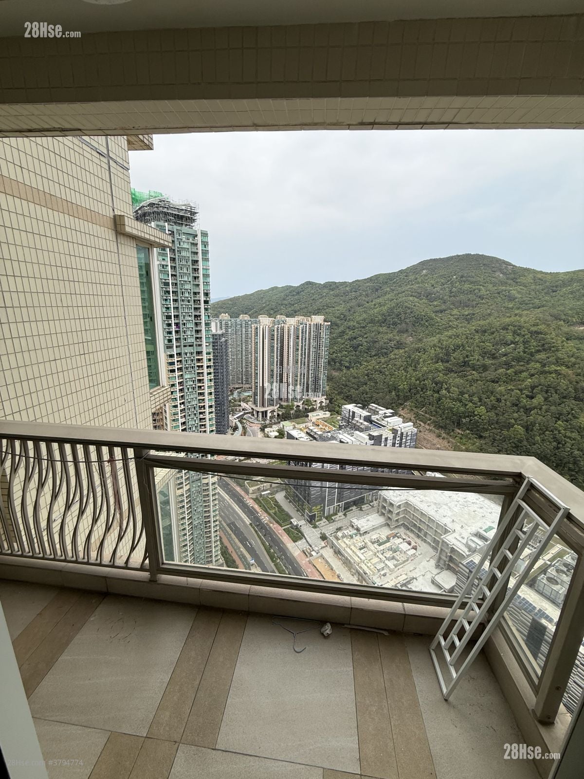 领都 租盘 3 房 , 2 浴室 975 平方尺