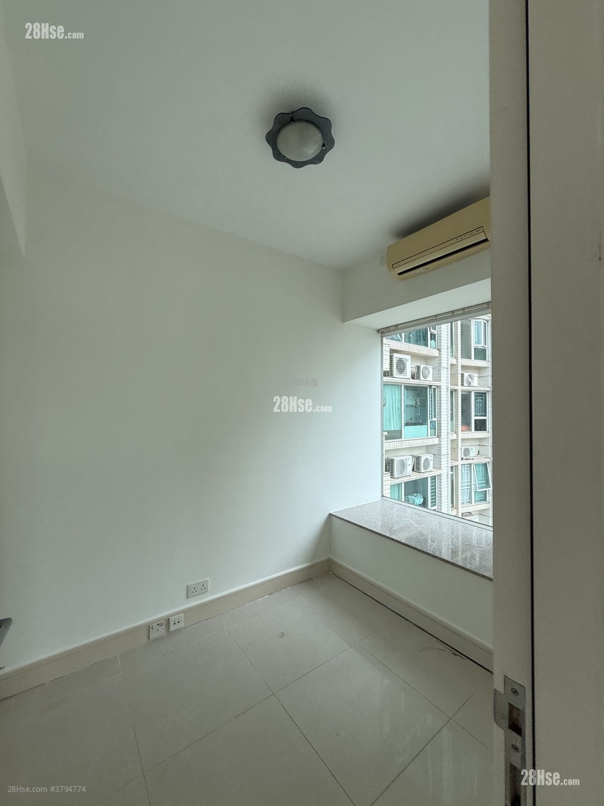 领都 租盘 3 房 , 2 浴室 975 平方尺