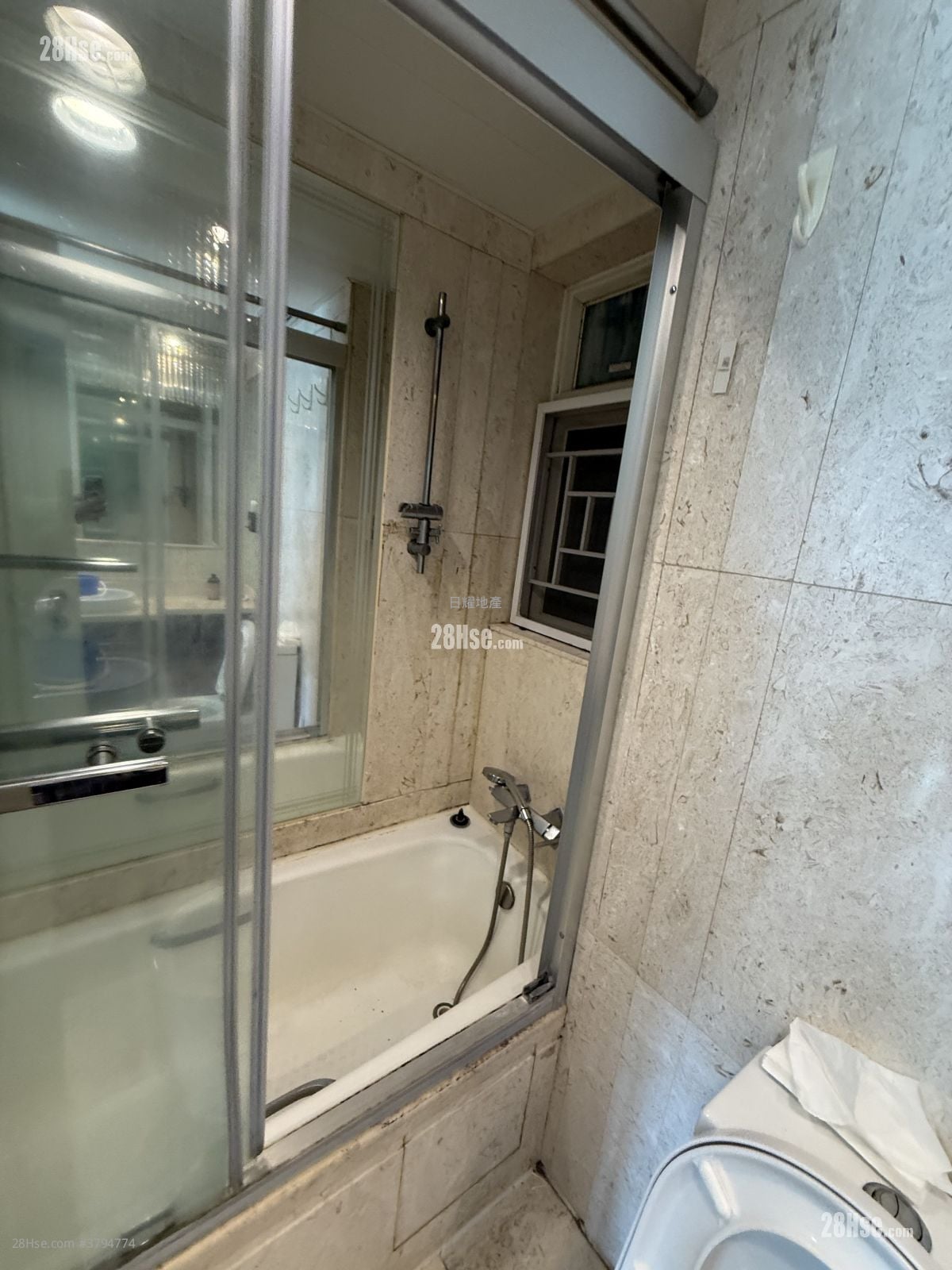 领都 租盘 3 房 , 2 浴室 975 平方尺