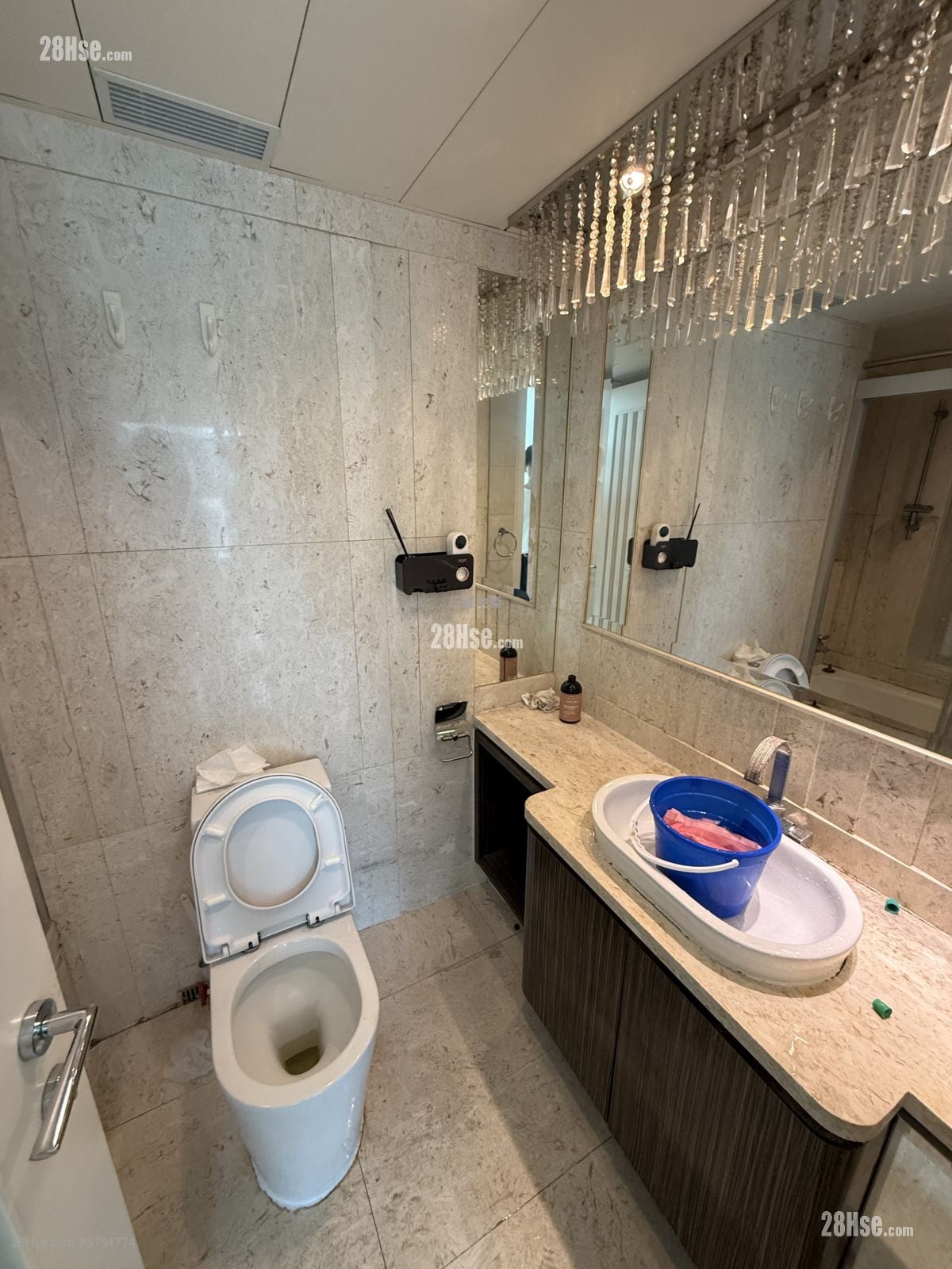 领都 租盘 3 房 , 2 浴室 975 平方尺