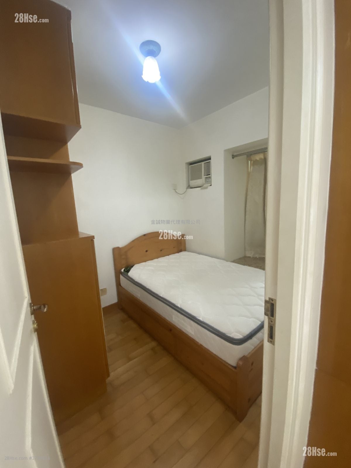 bedroom 1: Queen's Terrace Rental 2 Bedrooms , 1 Bathroom 322 ft²