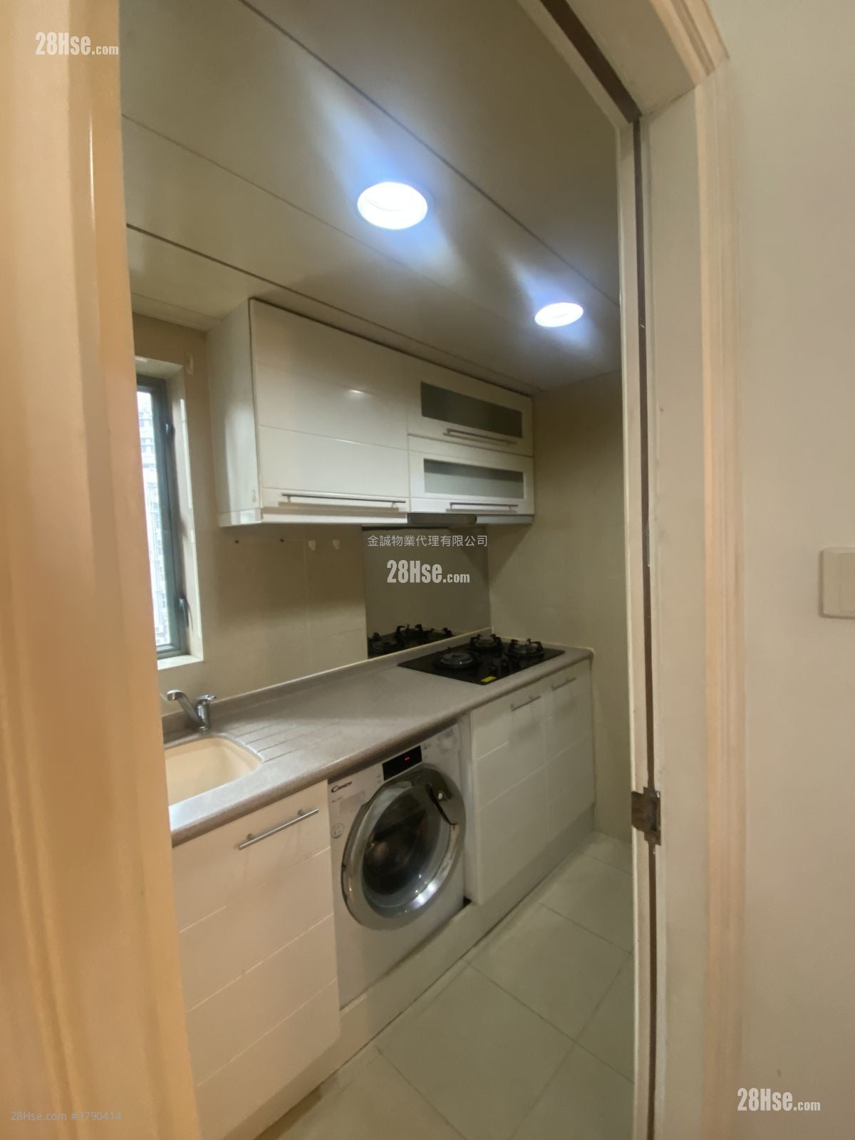 kitchen: Queen's Terrace Rental 2 Bedrooms , 1 Bathroom 322 ft²