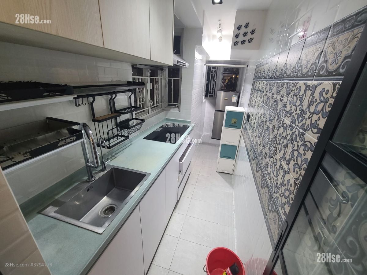 Hand Wai Court Rental 2 Bedrooms , 1 Bathroom 299 ft²