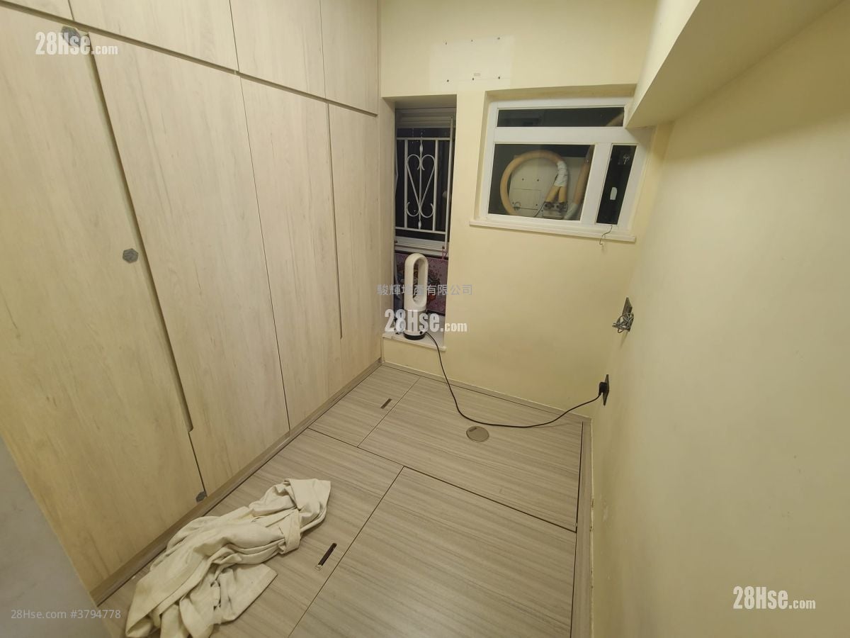 Hand Wai Court Rental 2 Bedrooms , 1 Bathroom 299 ft²