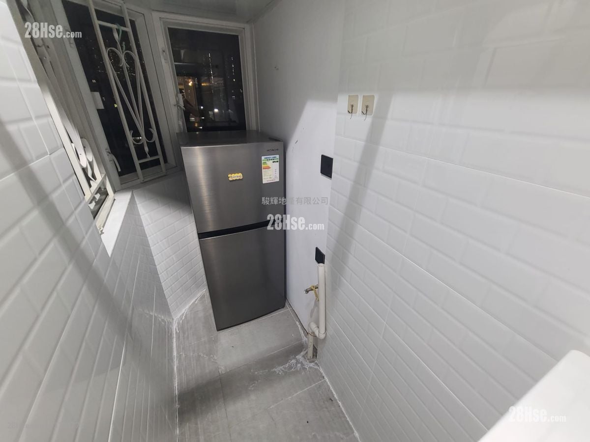 Hand Wai Court Rental 2 Bedrooms , 1 Bathroom 299 ft²