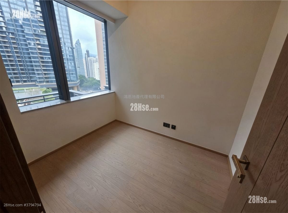 主人房: 瑜一 租盘 1 房 , 1 浴室 338 平方尺