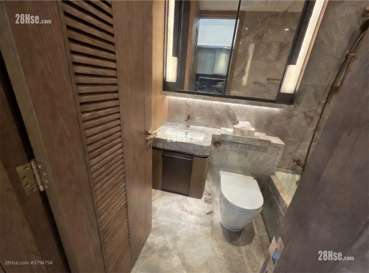 浴室: 瑜一 租盘 1 房 , 1 浴室 338 平方尺