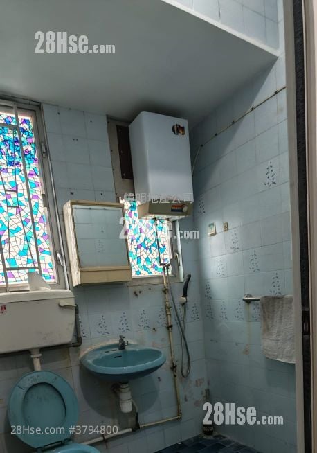 Kwong Yiu Mansion  Sell 2 Bedrooms , 1 Bathroom 574 ft²