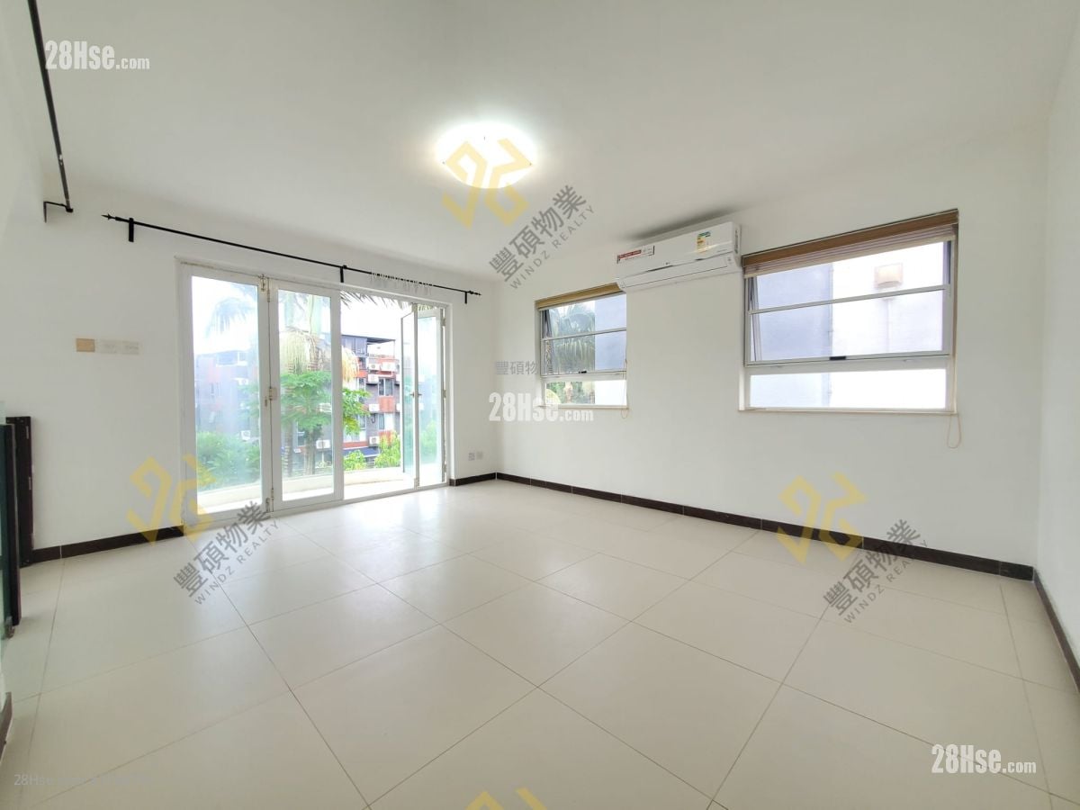 Village Rental 3 Bedrooms , 2 Bathrooms 700 ft²