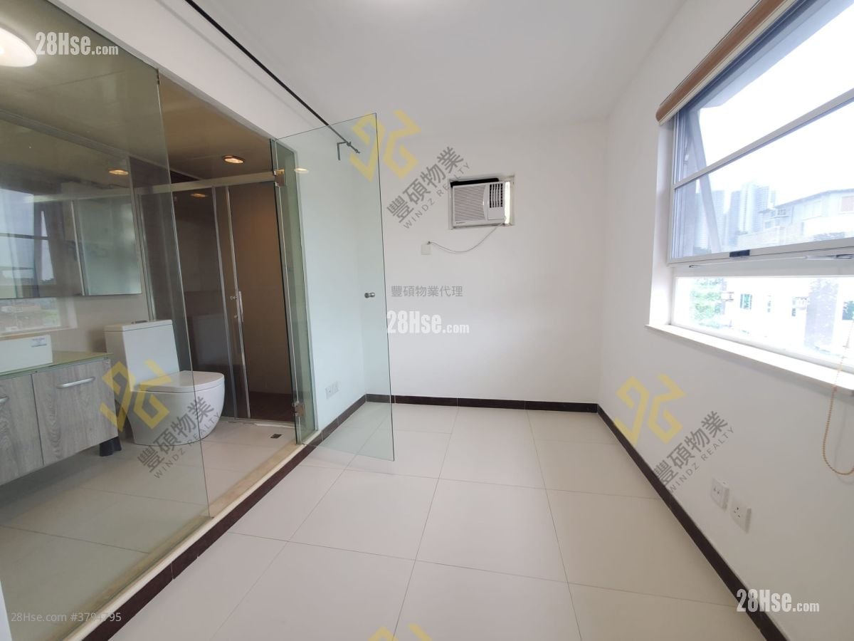 Village Rental 3 Bedrooms , 2 Bathrooms 700 ft²