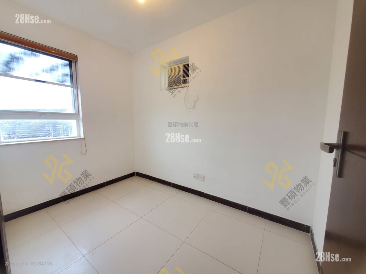 Village Rental 3 Bedrooms , 2 Bathrooms 700 ft²