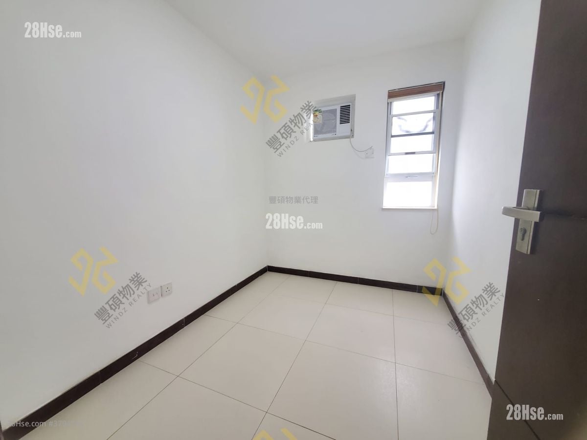 Village Rental 3 Bedrooms , 2 Bathrooms 700 ft²