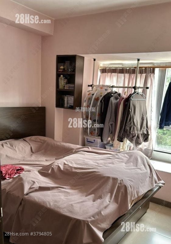 Brilliant Garden Sell 3 Bedrooms 682 ft²