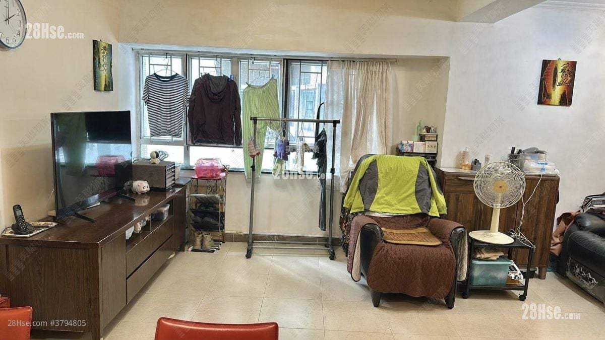 Brilliant Garden Sell 3 Bedrooms 682 ft²