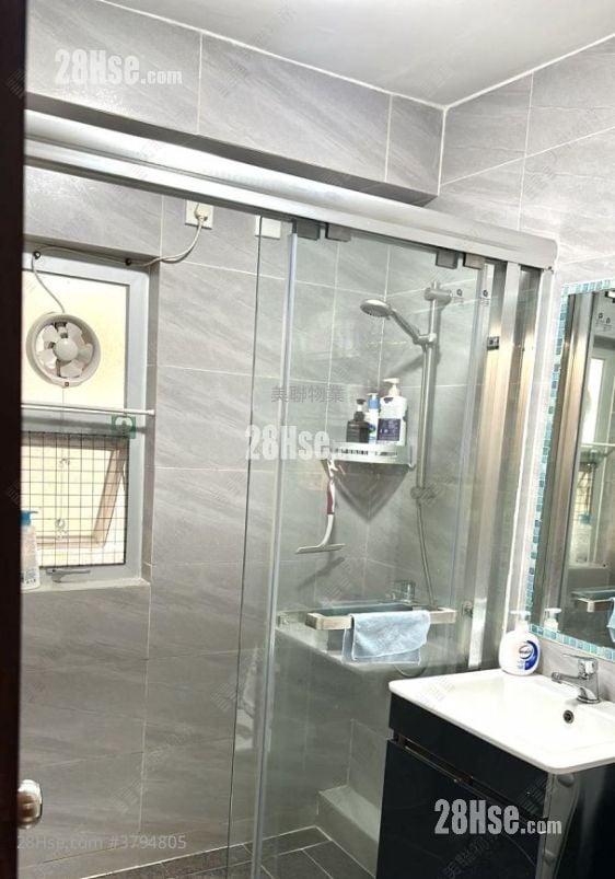 Brilliant Garden Sell 3 Bedrooms 682 ft²