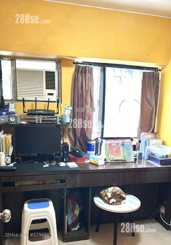 Brilliant Garden Sell 3 Bedrooms 682 ft²