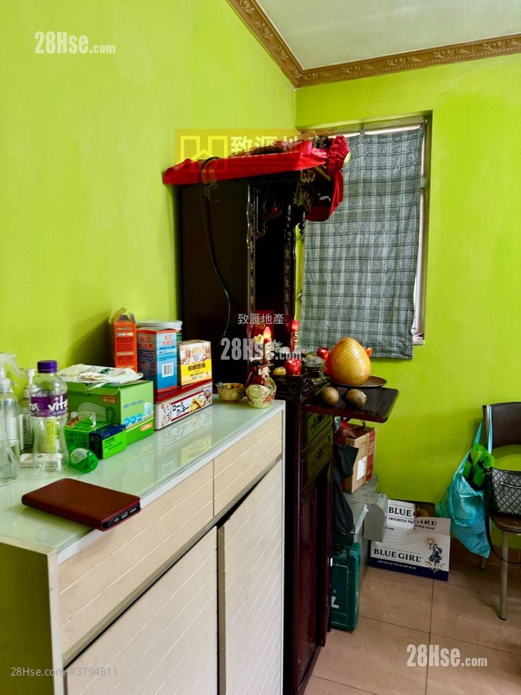 Ning Fung Court Sell 3 Bedrooms 650 ft²