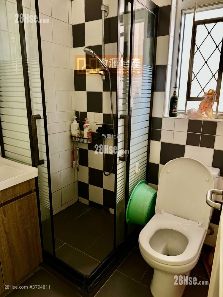 Ning Fung Court Sell 3 Bedrooms 650 ft²