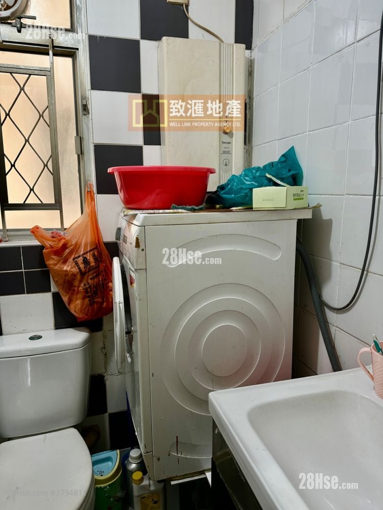 Ning Fung Court Sell 3 Bedrooms 650 ft²