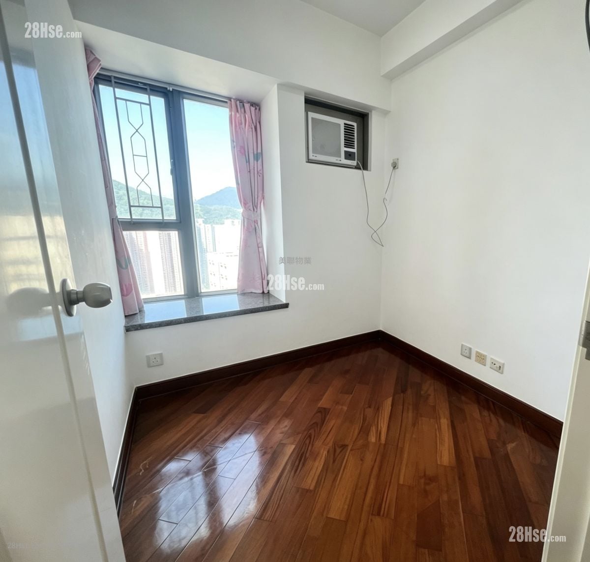 Tseung Kwan O Plaza Sell 3 Bedrooms 502 ft²