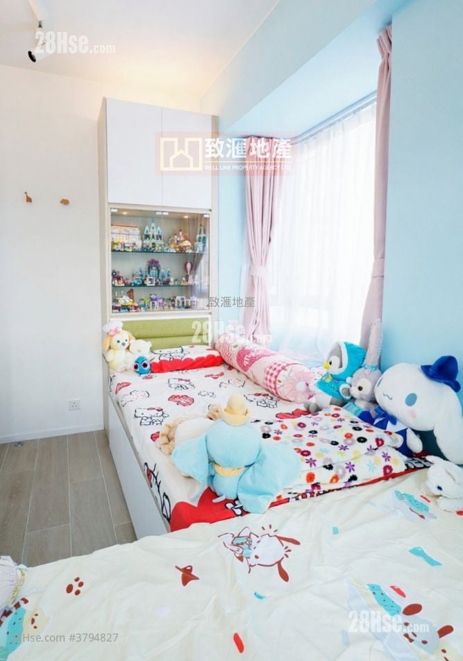 Kwai Sing Centre Sell 3 Bedrooms 518 ft²