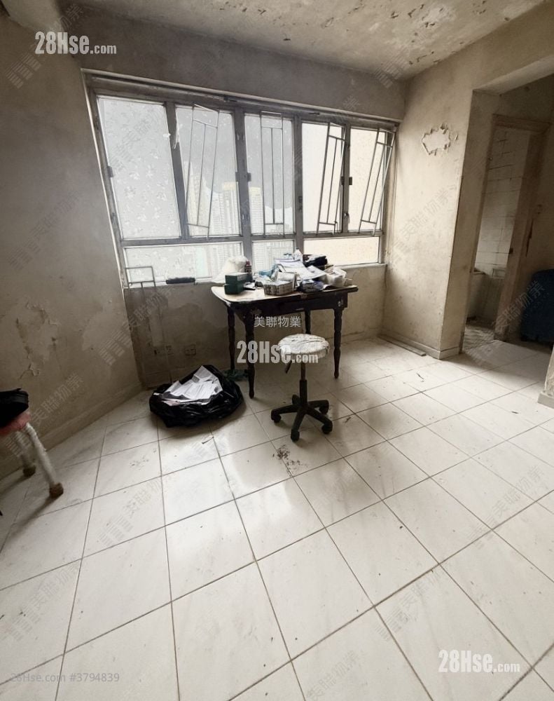 Hong Sing Garden Sell 2 Bedrooms , 1 Bathroom