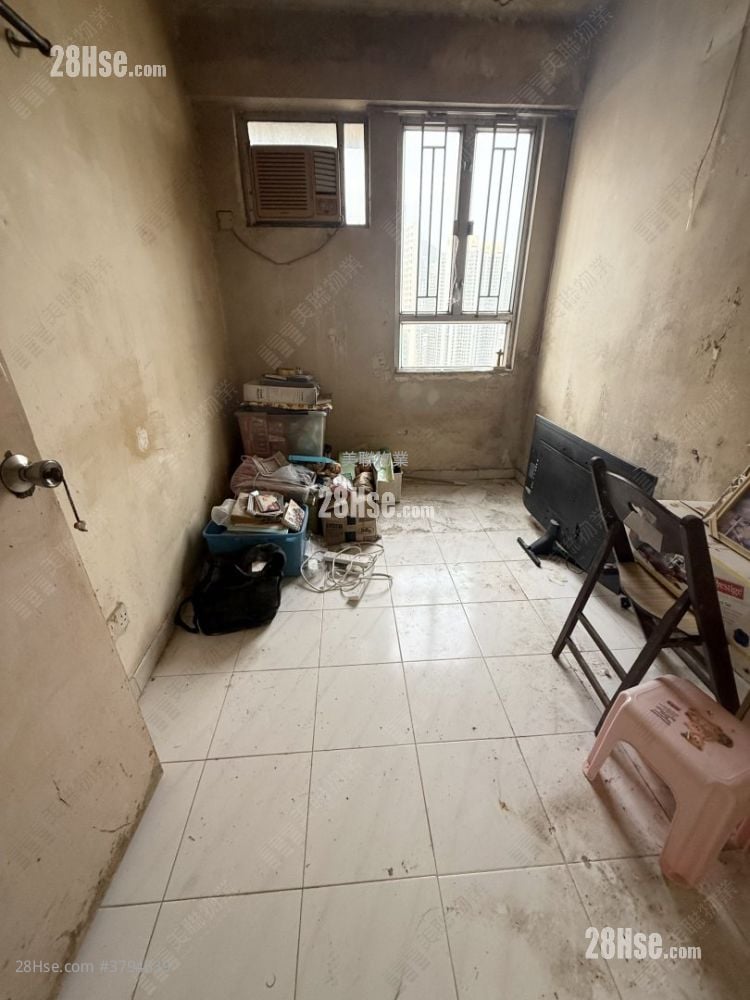 Hong Sing Garden Sell 2 Bedrooms , 1 Bathroom