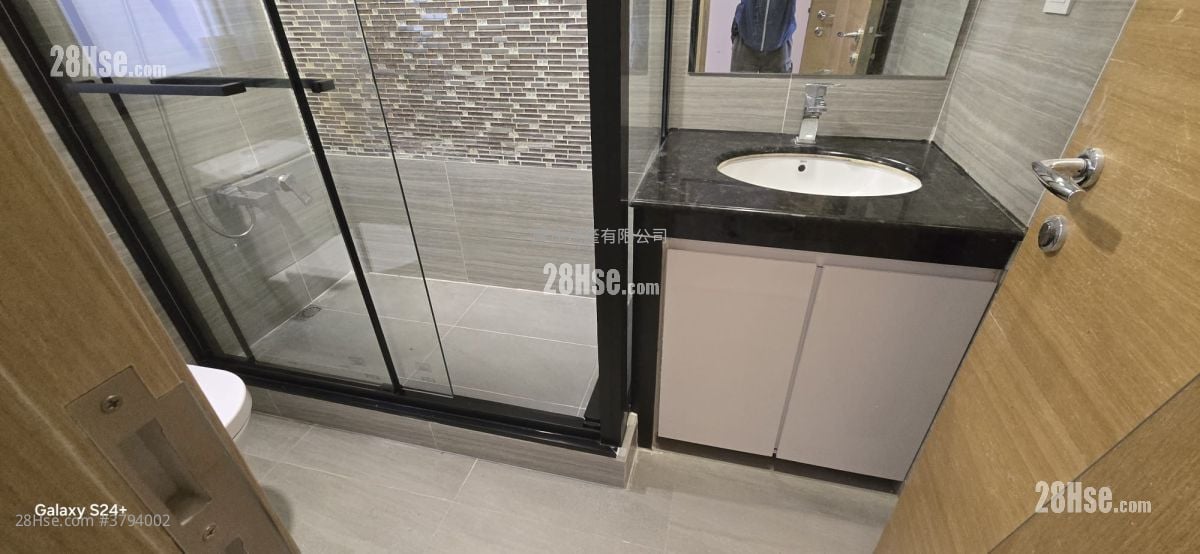 村屋 租盘 3 房 , 2 浴室 700 平方尺