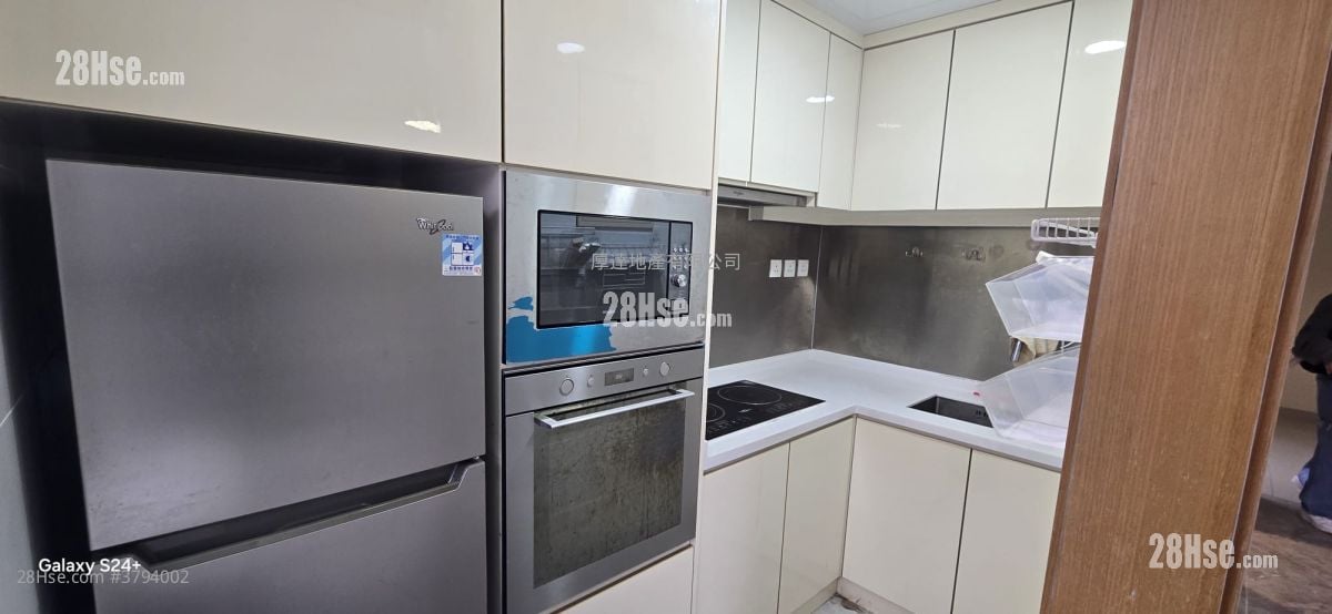 村屋 租盘 3 房 , 2 浴室 700 平方尺