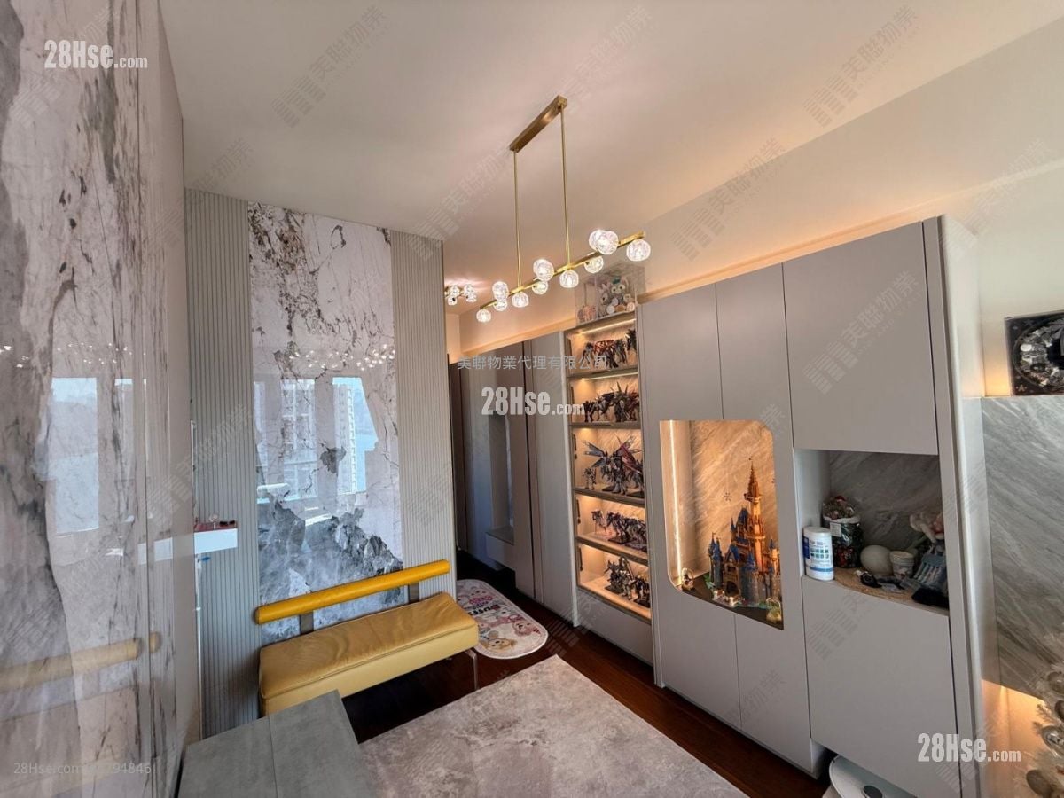 Maya Sell 3 Bedrooms 627 ft²