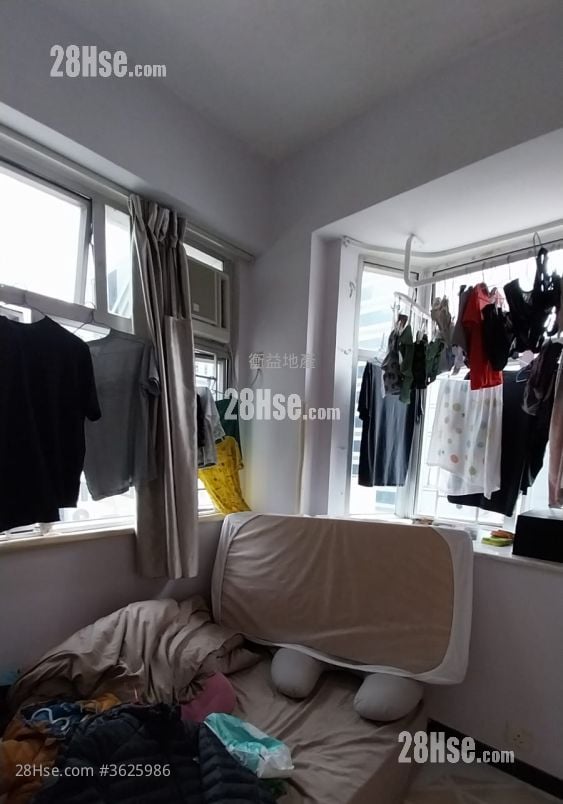 Wah Po Building Sell 2 Bedrooms , 1 Bathroom 305 ft²