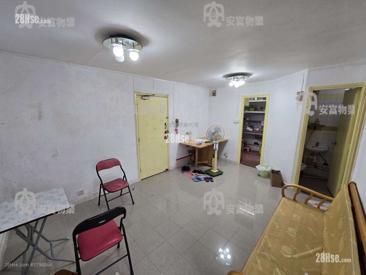 Tak Nga Court Sell 2 Bedrooms , 1 Bathroom 443 ft²