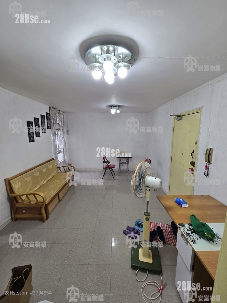 Tak Nga Court Sell 2 Bedrooms , 1 Bathroom 443 ft²