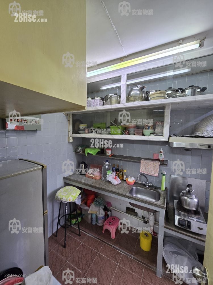 Tak Nga Court Sell 2 Bedrooms , 1 Bathroom 443 ft²